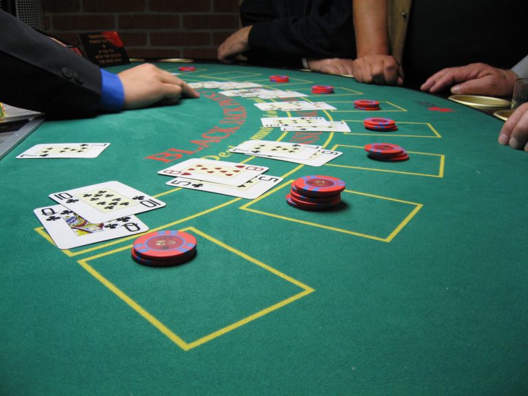 Have fun in playing the casino game with the beautiful agency